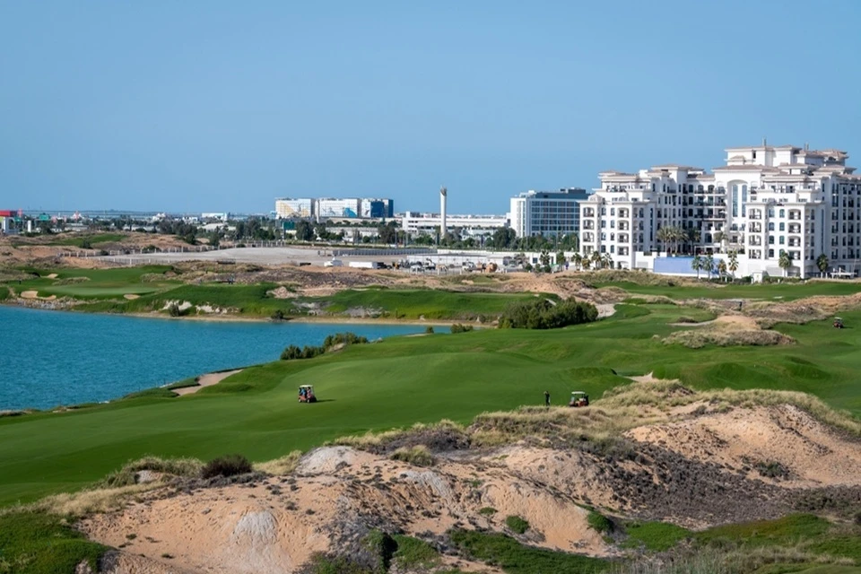 Yas golf cover shutterstock 2242450261 4